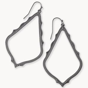 Never worn Kendra Scott Sophia Drop Earrings In Gunmetal